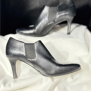 Cole Haan Elegant Black Leather Women's Ankle Booties Sz 7